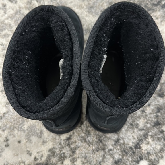 UGG BOOTS CLASSIC II CLEAR GLITTER STARS
BLACK FOR GIRLS SIZE 4 - Picture 4 of 5